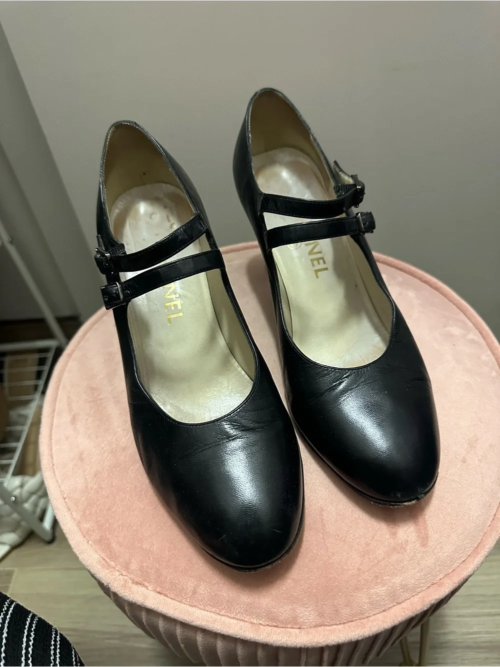 CHANEL elegant black
